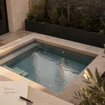 bassin atypique : petit bassin enterré <10 m², eau bleu acier, patio