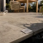 Carrelage terrasse moderne effet béton R11 sur plots