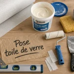 Pose toile de verre murale : préparer le mur et maroufler sans bulles